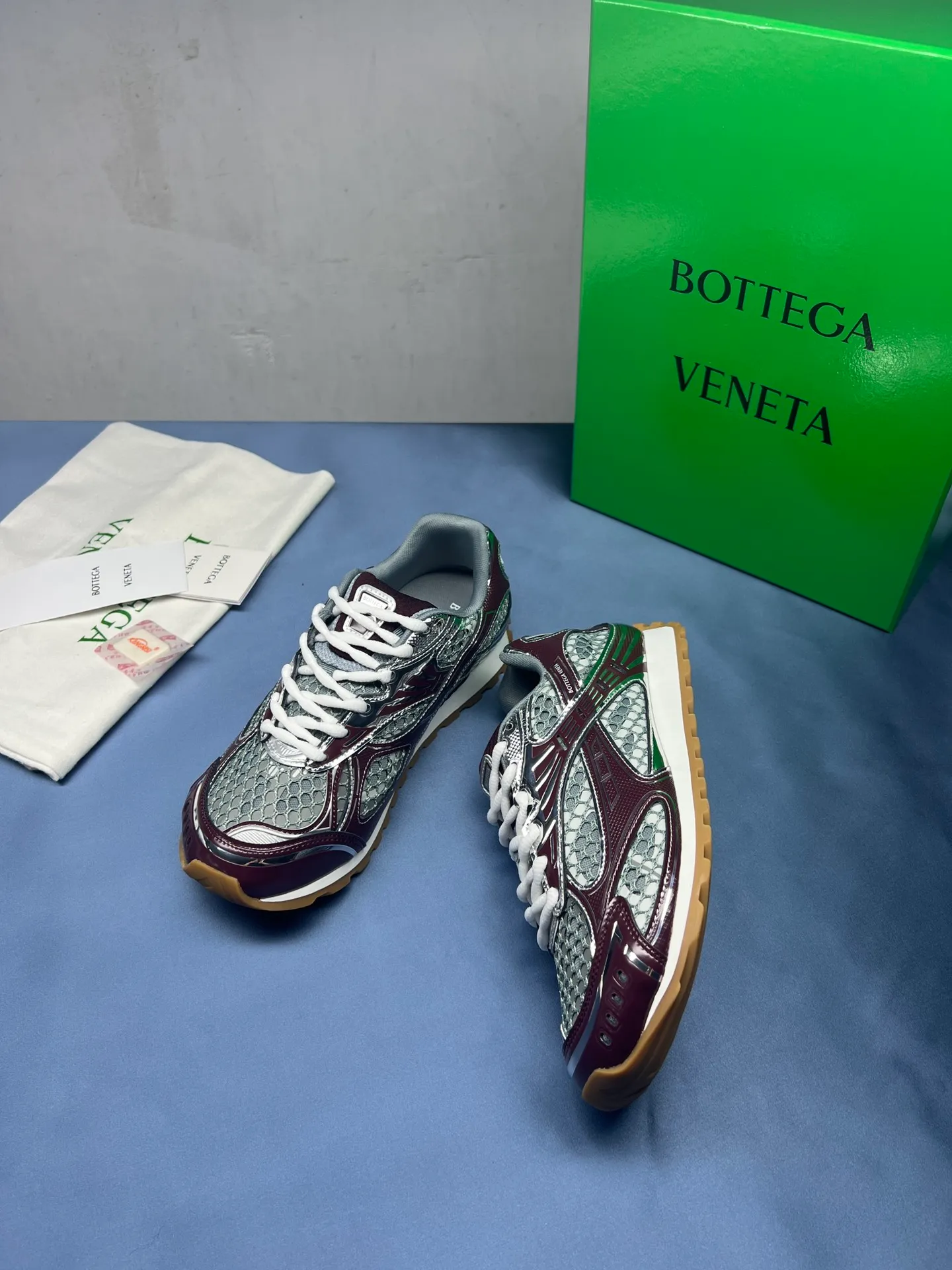 👟👟Ex-factory price 600👟👟 Men's size +10 Real photos 🔥🔥BV Orbit sneakers Wang Yibo's same style couple's dad shoes Runner sneakers, made of lightweight technical mesh fabric. Matched with geometric pattern designed rubber outsole, Wang Zha series high version. Look for the package technology. It is actually a lot taller, but the legs are still slim. Very nice, playable and durable. Matched to the standard💯 Package shoe technology. Look for the high version. The outsole is made of color-blocked TPU outsole. Women's model 35 36 37 38 39 40 41 42 (40 41 42 43 44 45 customized) (Customer logo can be accepted without refund or exchange at a favorable price) Equipped with original packaging